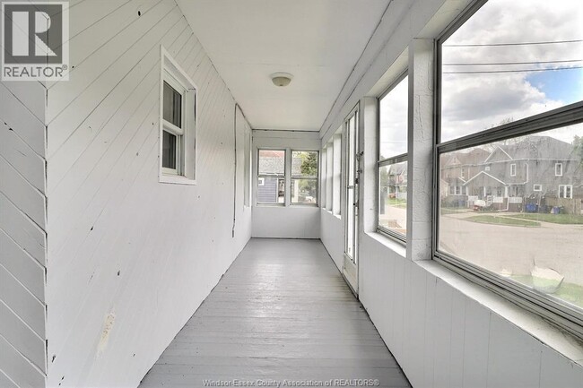 Photo - 996 Albert Rd