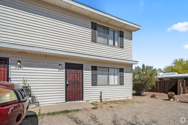 Building Photo - AVAILABLE NOW! Rental