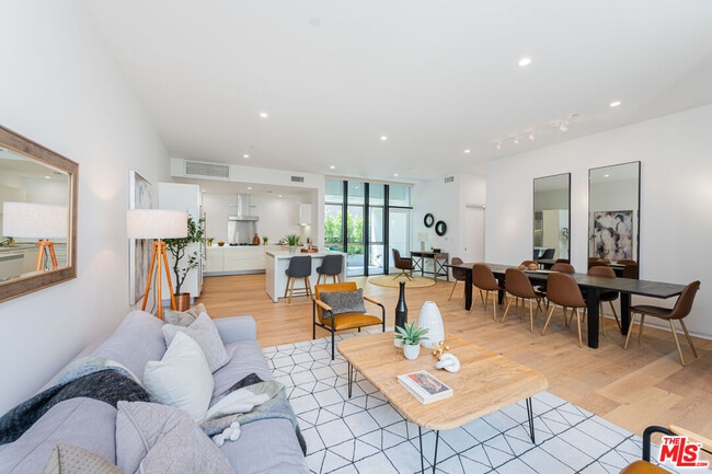 Building Photo - 825 Kings Rd Unit 9