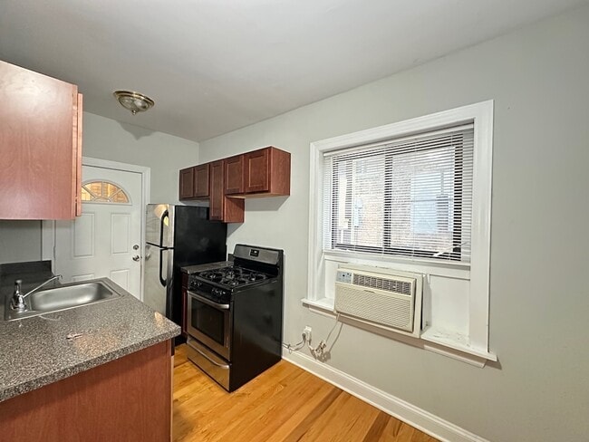 Photo - 3737 N Pine Grove Ave Unit J05P