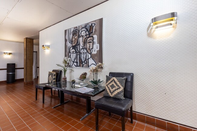 Building Photo - 160 E 91st St