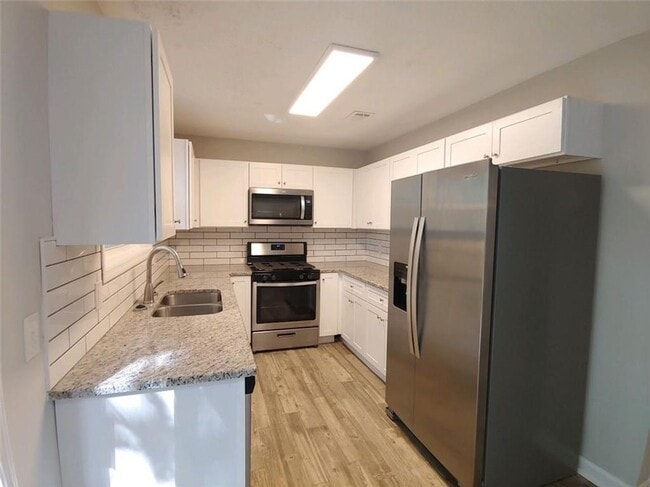 Photo - 3 bdrm, 2.5 bath in Stone Mountain