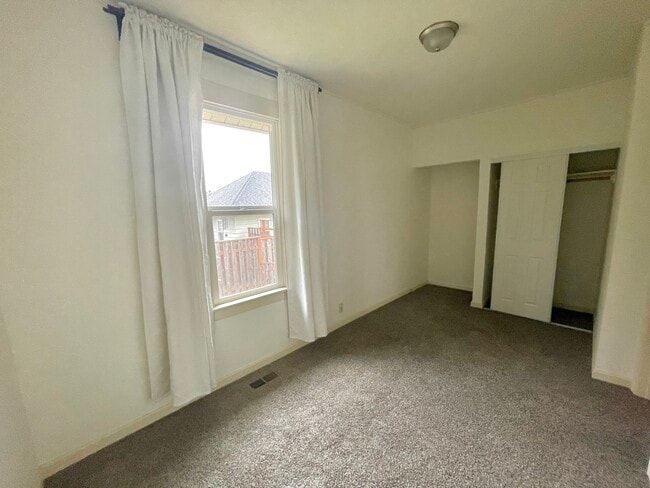 Photo - 9657 N Leonard St