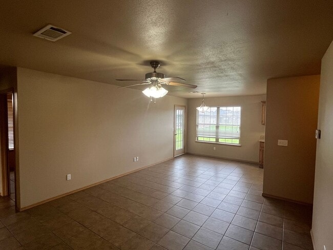 Photo - 1528 E 11th Cove