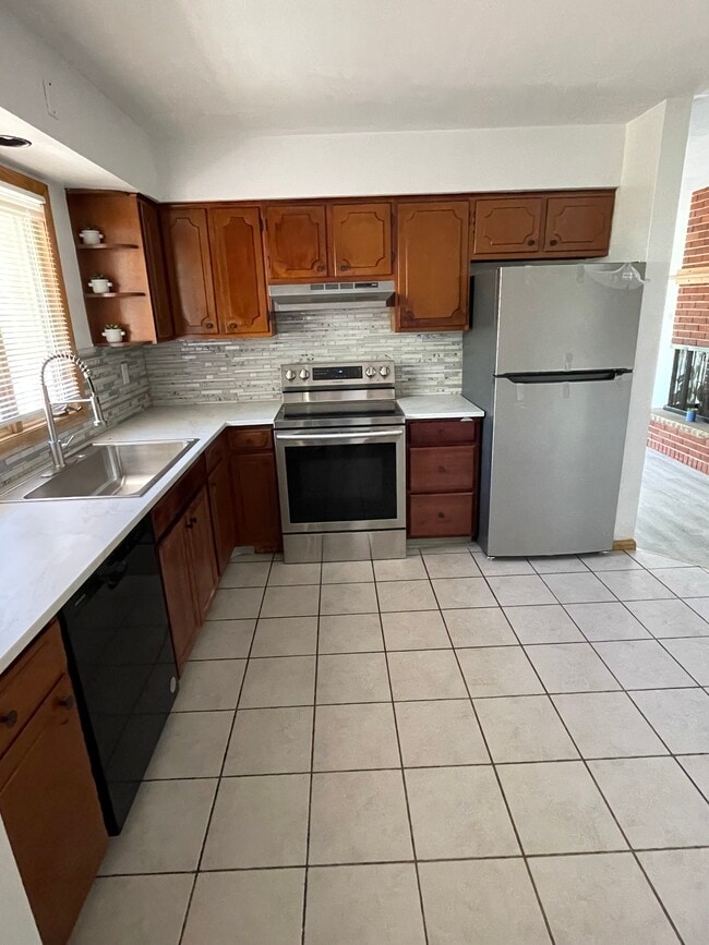 Photo - 718 Medford Dr