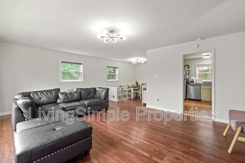 Photo - 1213 Gladstone Drive