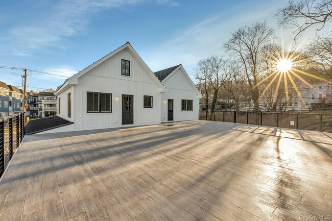 Building Photo - 156 W Broadway Unit 3