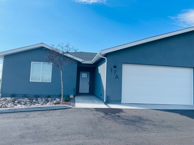 Building Photo - 17 N Alamos Dr