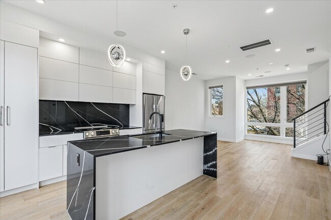 Photo - 810 13th St NE