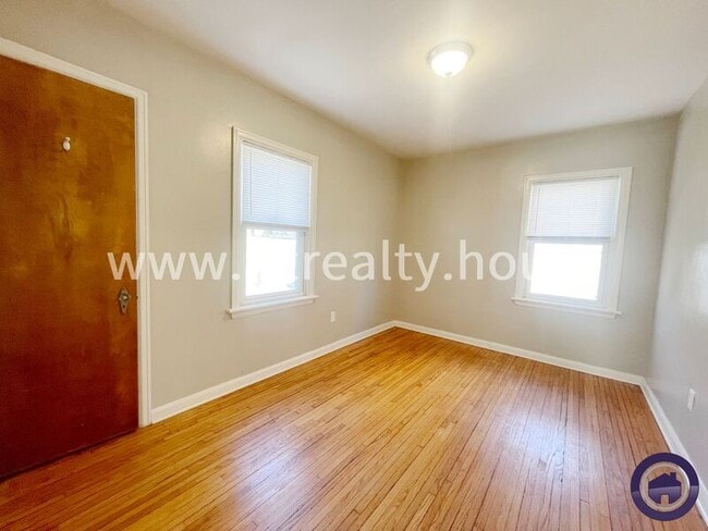 Photo - 3509 Douglas Rd