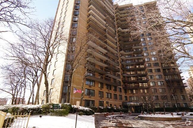 Building Photo - 138-35 Elder Ave Unit 17A Rental