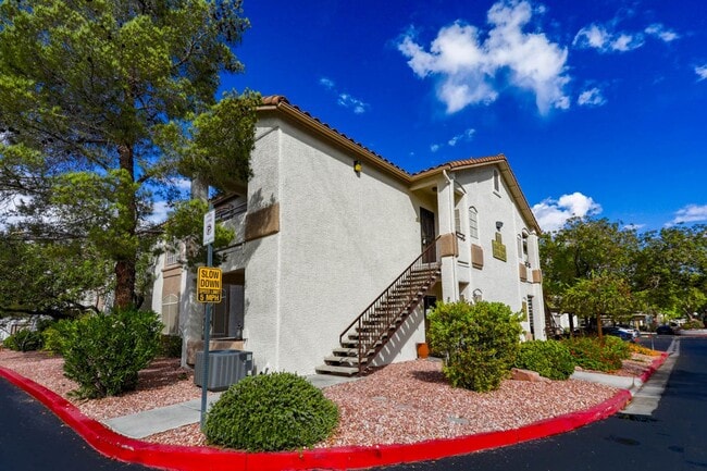 Building Photo - 3 Bed Condo In Gated West Side Community Unit 2060