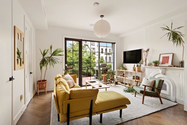 Living Room - 436 Pulaski St Unidad 1