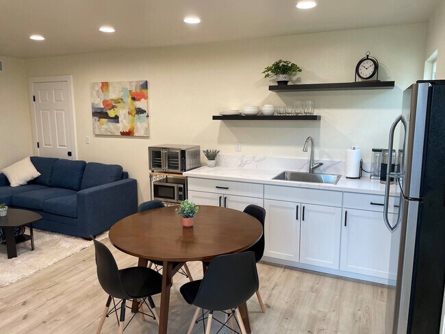 Photo - 2713 Mitchell Ave Unit B