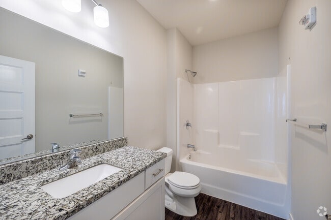 1BR, 1BA - 925SF - Bathroom - M34 Apartments