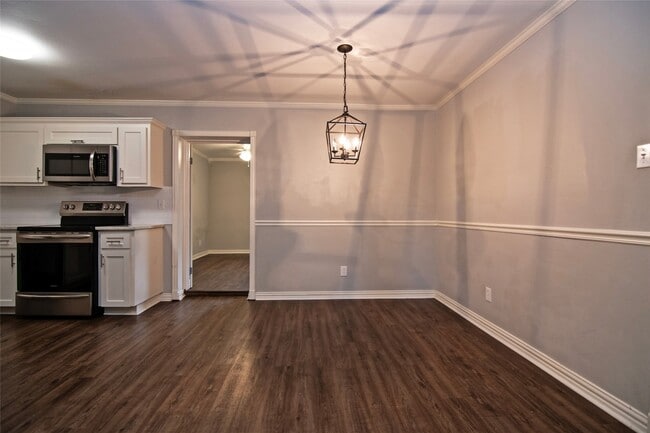 Photo - 2410 Valley Dr