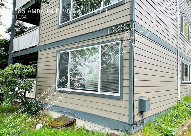 Building Photo - Burien - Updated 2 Bedroom / 1 Bath Unit 1 Rental