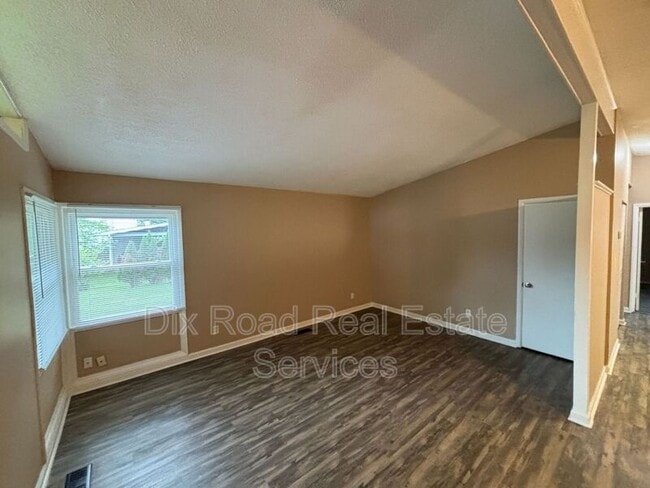 Photo - 702 Arthur St