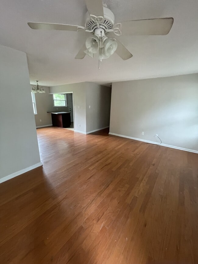 Photo - 1147 Cornish St NE