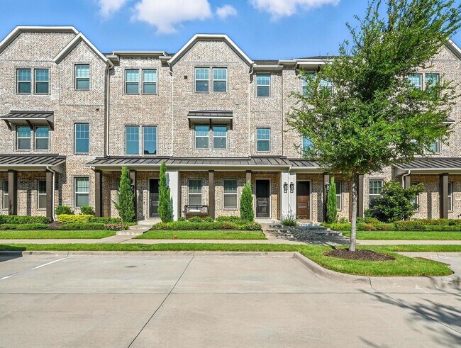Building Photo - Luxury Tri-level Townhome in Prime Frisco ...