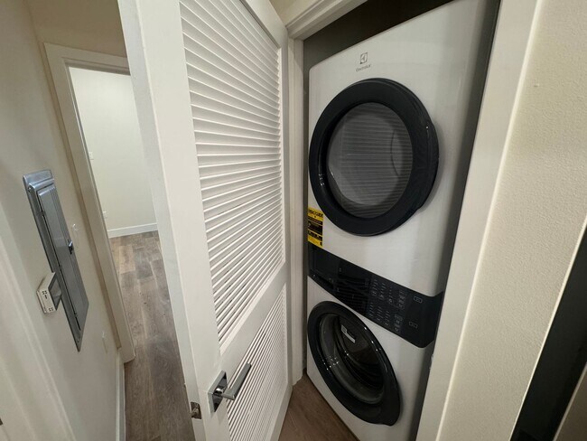 Photo - 1015 W 21st St