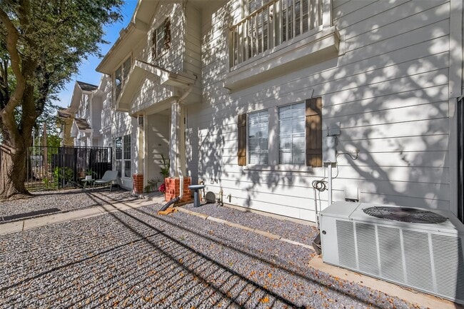 Photo - 313 Hogan St