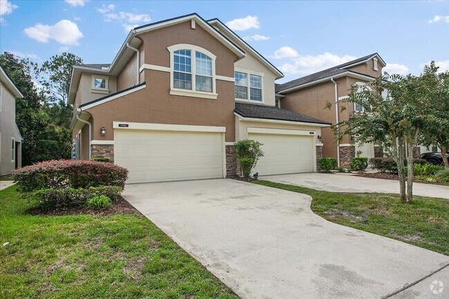 Building Photo - Beautiful Townhouse on preserve in highly ...