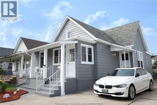 Photo - 935 Langlois Ave