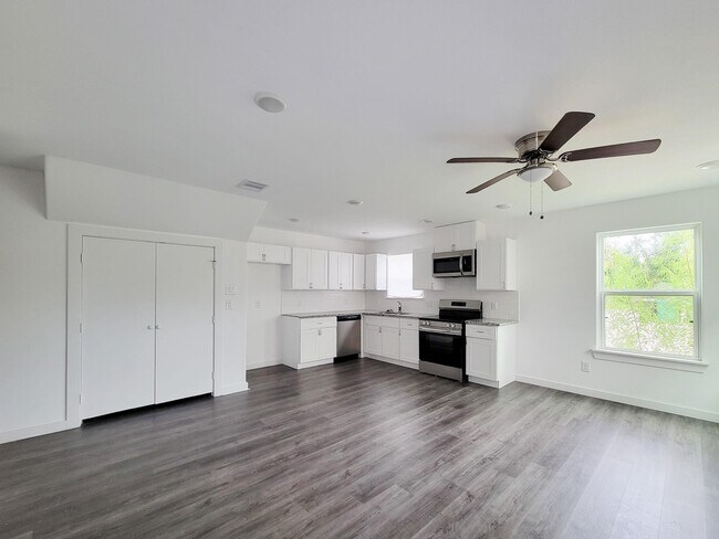 Photo - 8122 Sterlingshire St