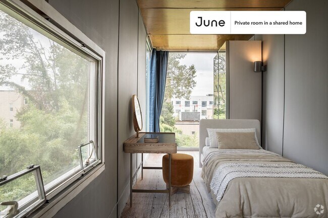 Building Photo - Private bedroom in 6 bed/6 bath Home