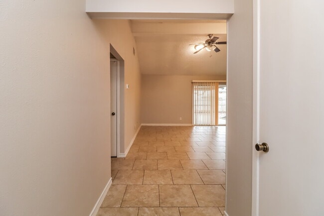 Photo - 1837 Heidelberg Dr