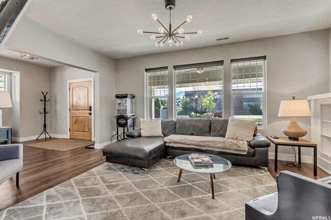 Photo - 1978 Windsor St