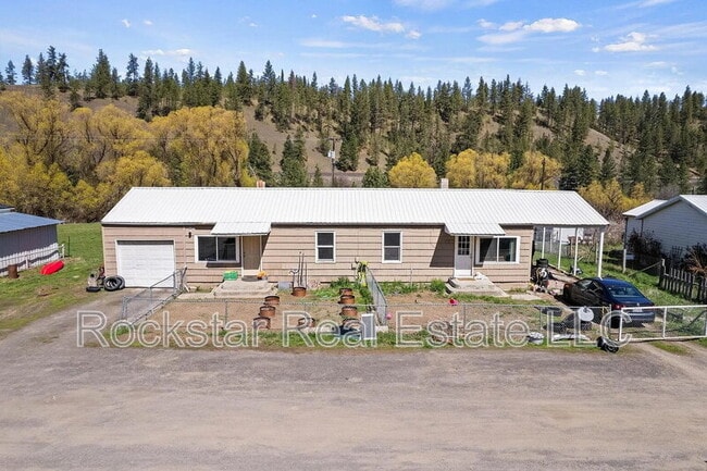 Building Photo - 9322 S Spokane St