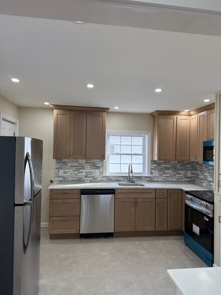 3 Heath St