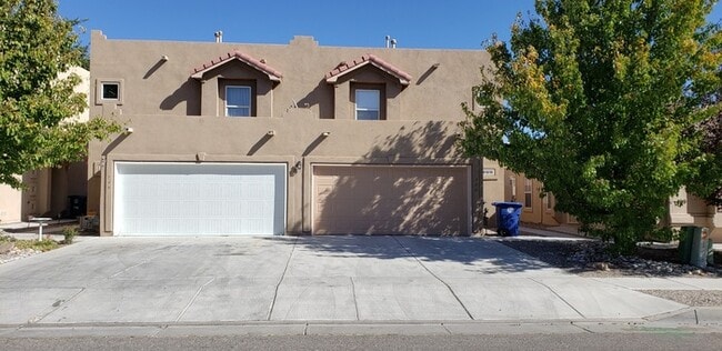 Building Photo - NW Albuquerque Town Home