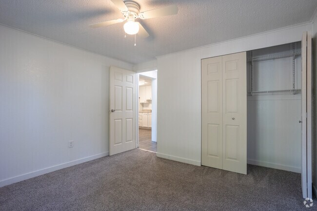 1BR, 1BA - 576SF - Bedroom