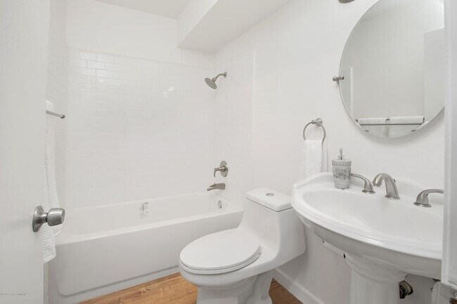 Photo - 2660 Lake Ave Unit 4