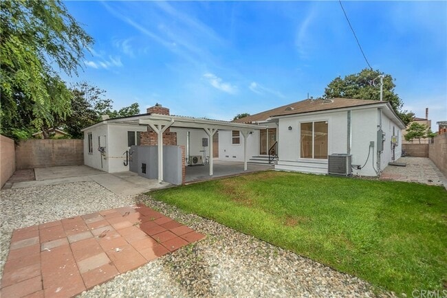 Photo - 922 E Century Blvd