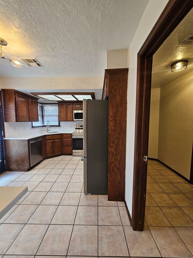 Photo - (3) Bed/(1) Bath Close to Campus Avail NOW!!