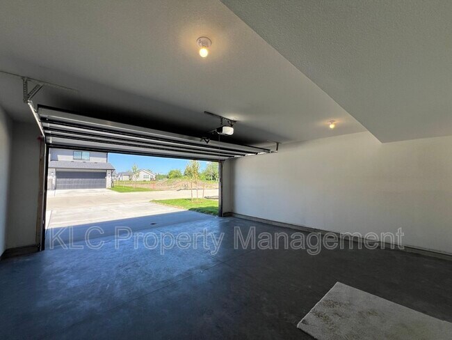 Photo - 601 Hart Ln