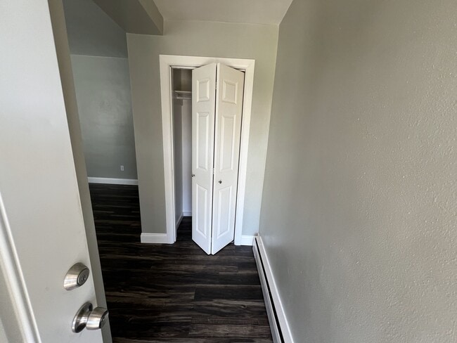 Armario de entrada - 143 Seminary Ave Unidad 1
