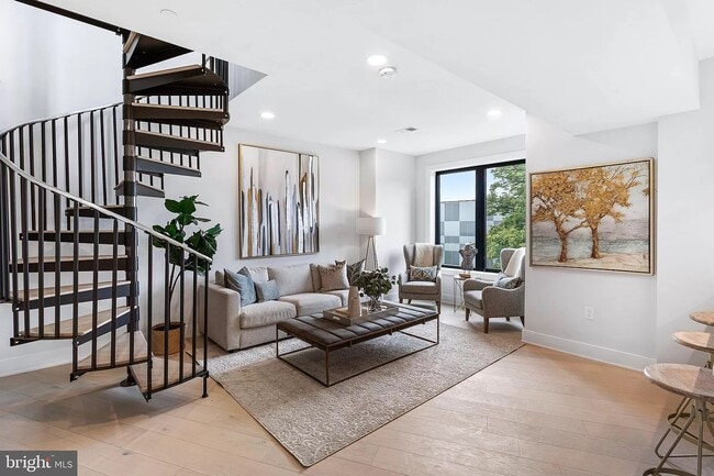 Photo - 2001 I St NE Unit 11