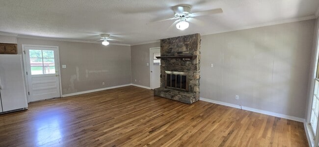 Photo - 204 Iris Dr