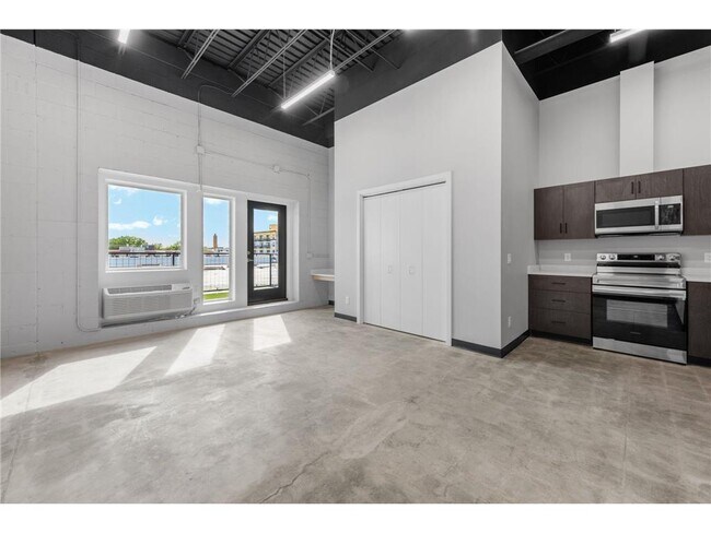 Photo - 801 SE 9th St Unidad 220