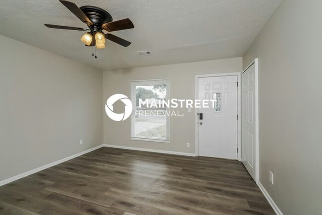 Photo - 3 Bedroom Pet-Friendly Home in LOUISVILLE, KY with Main Street Renewal