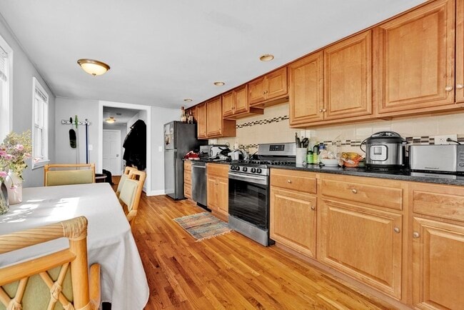 Photo - 442 W Fourth St Unit 2