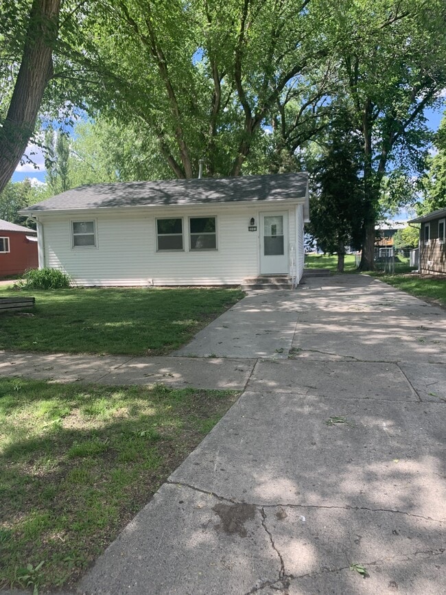 Building Photo - 513 W Clark St