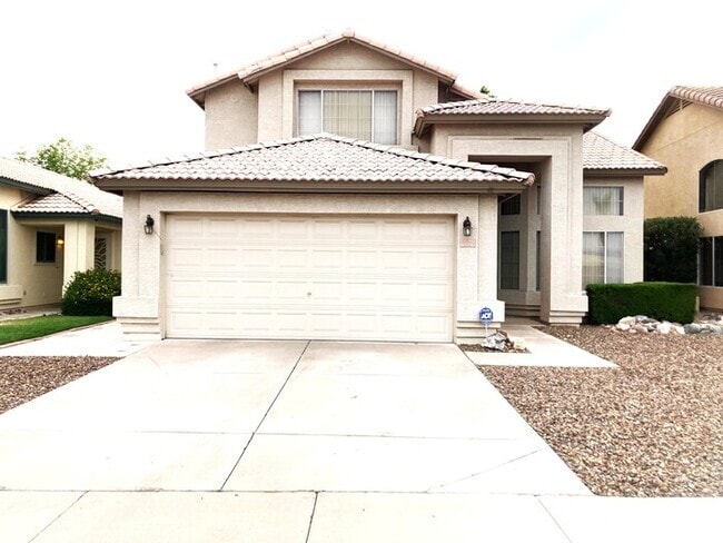Building Photo - Stunning 4-bedroom 2-bathroom home