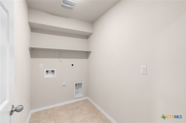Building Photo - 5102 Karen Grn Dr