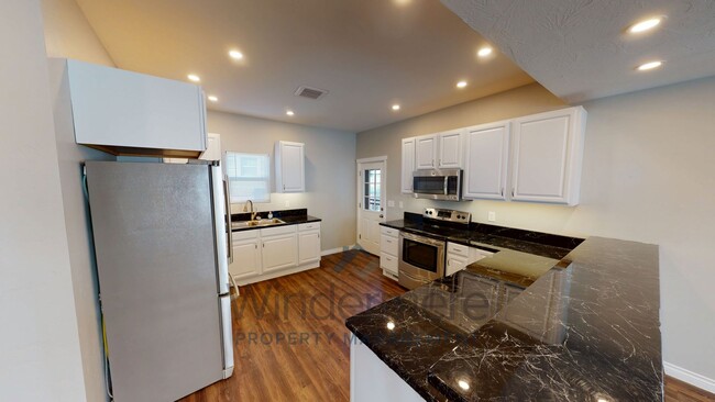 Photo - 430 E Oak St